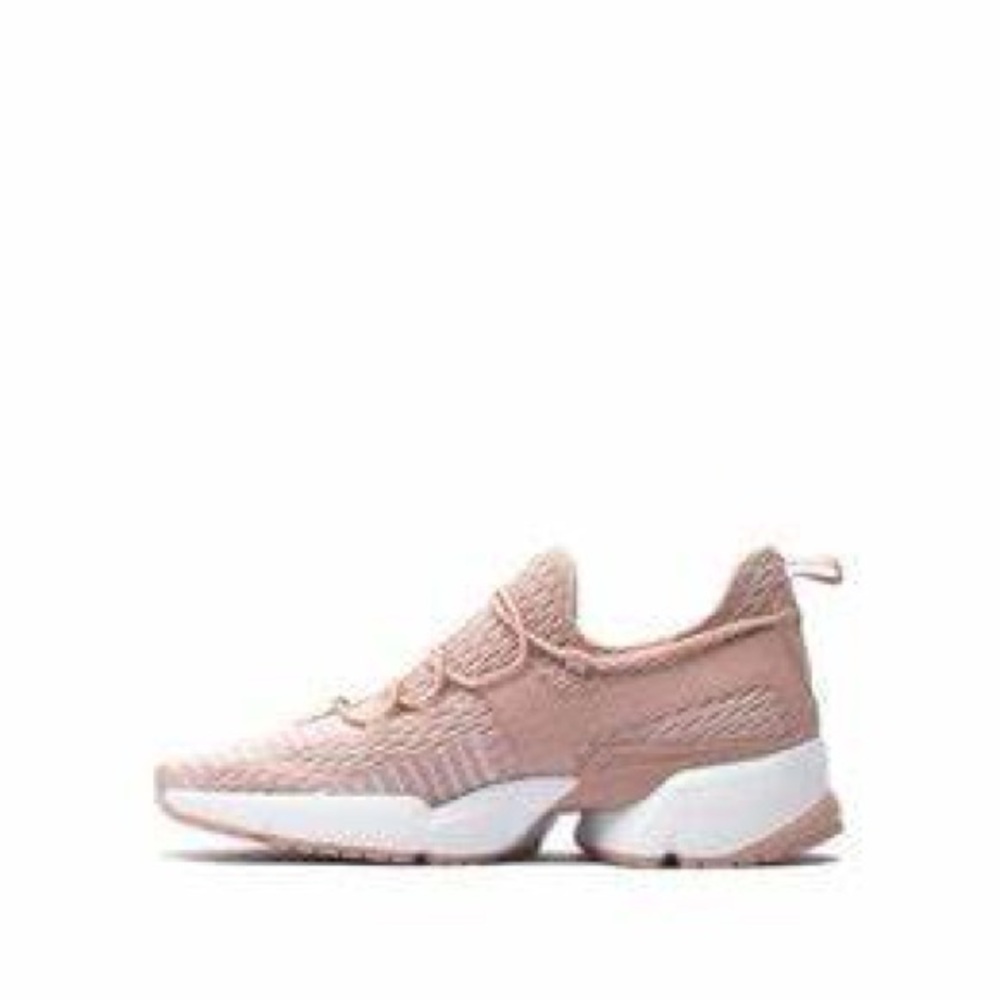 NEW with tags. Av•re life infinity glide sneakers size 6 but fits like size 7